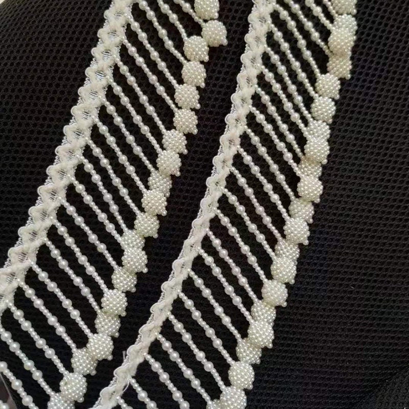 Handgemaakte kralenfranje van 90 cm lang en 3 inch breed met parels, in zwart en wit, geschikt als lampenkapfranje.