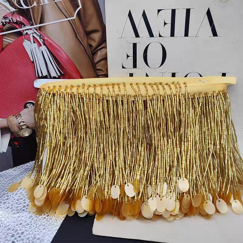 Frange à paillettes et perles : perles tubulaires, garniture pour robe et costume - 90 cm