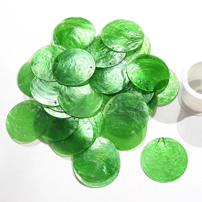 50 disques de nacre teintée : fournitures de loisirs créatifs en nacre de 50 mm