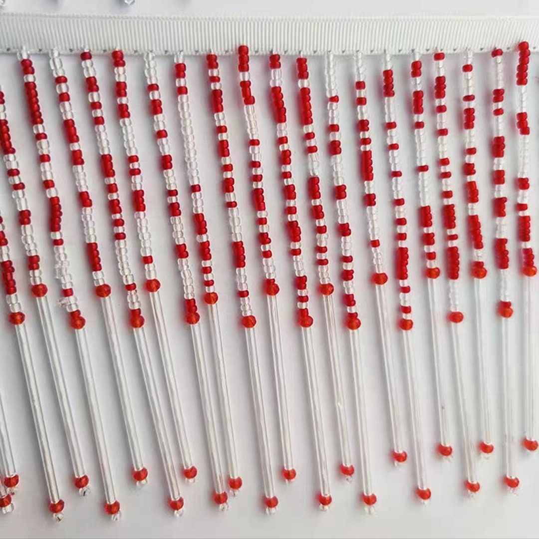 Handgemaakte lampenkapfranje van 90 cm lang en 13 cm breed, gemaakt van zaadkralen en kristallen kralen, verkrijgbaar in 3 verschillende kleuren.