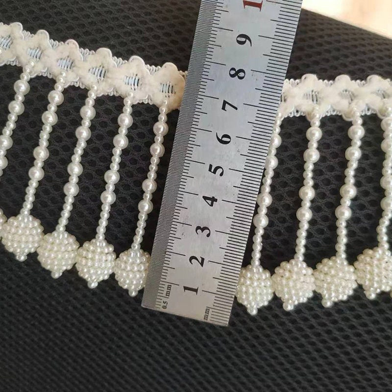 Handgemaakte kralenfranje van 90 cm lang en 3 inch breed met parels, in zwart en wit, geschikt als lampenkapfranje.