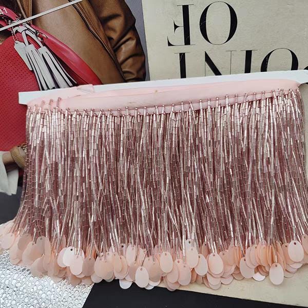 Franje met pailletten en kralen: kraaltjes, versiering voor jurken en kostuums - 90 cm