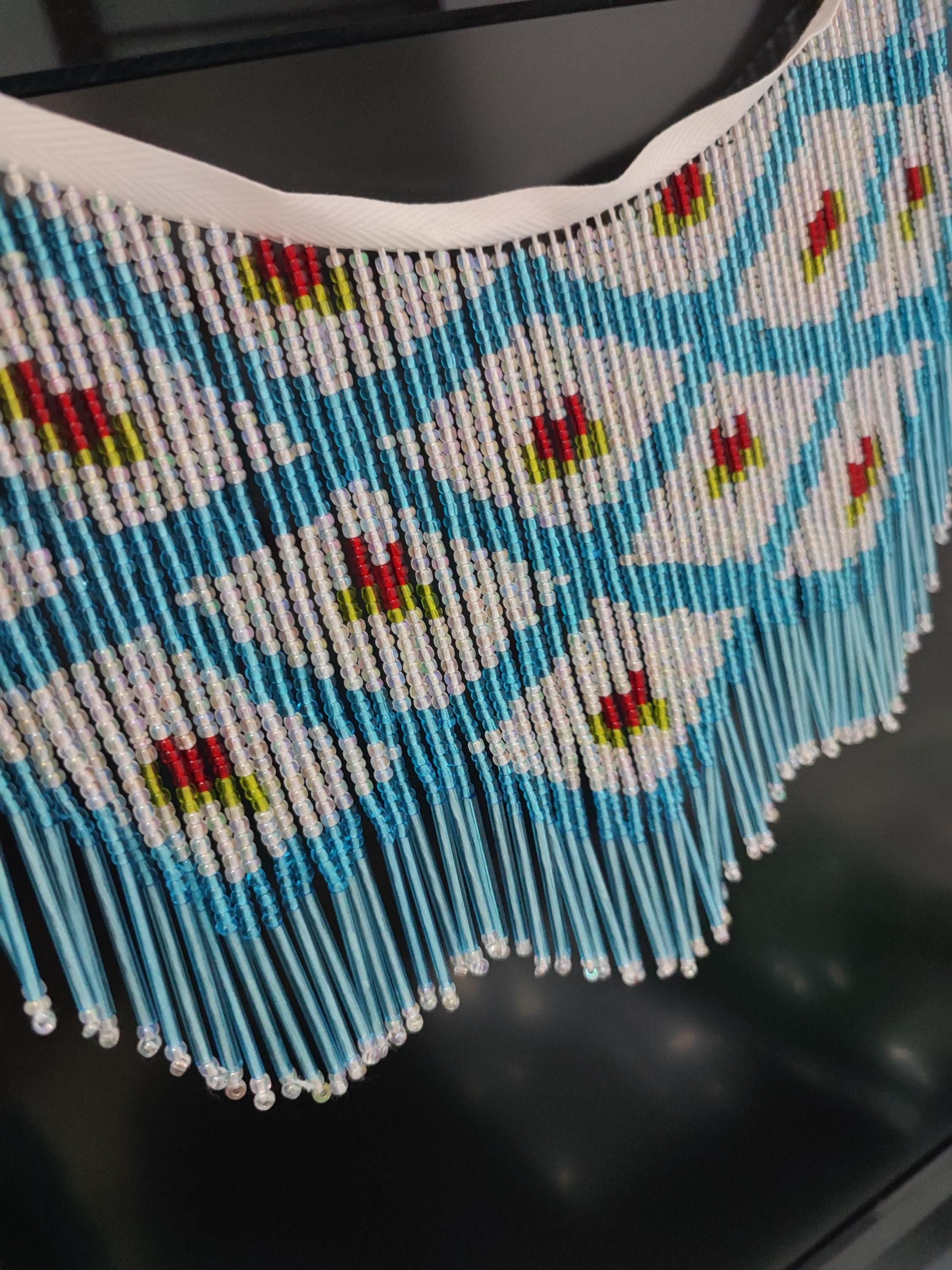 Franges perlées à motif losanges et fleurs, faites main (91 cm de long x 15 cm de large). Idéales pour rideaux, abat-jour et autres accessoires de couture et de loisirs créatifs.