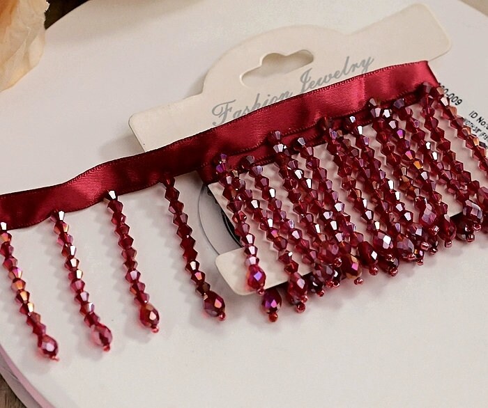 Frange de perles de cristal faites à la main : Bordure de robe rouge rubis, 5,5 cm de large