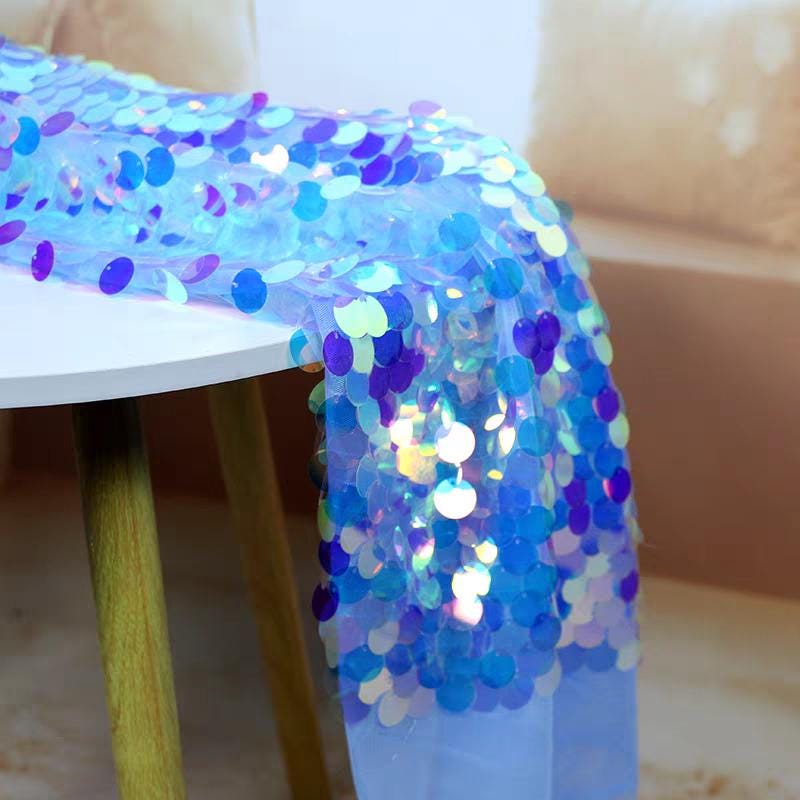 Tissu à paillettes scintillantes : 18 mm Bleu iris brodé (1 m x 125 cm)