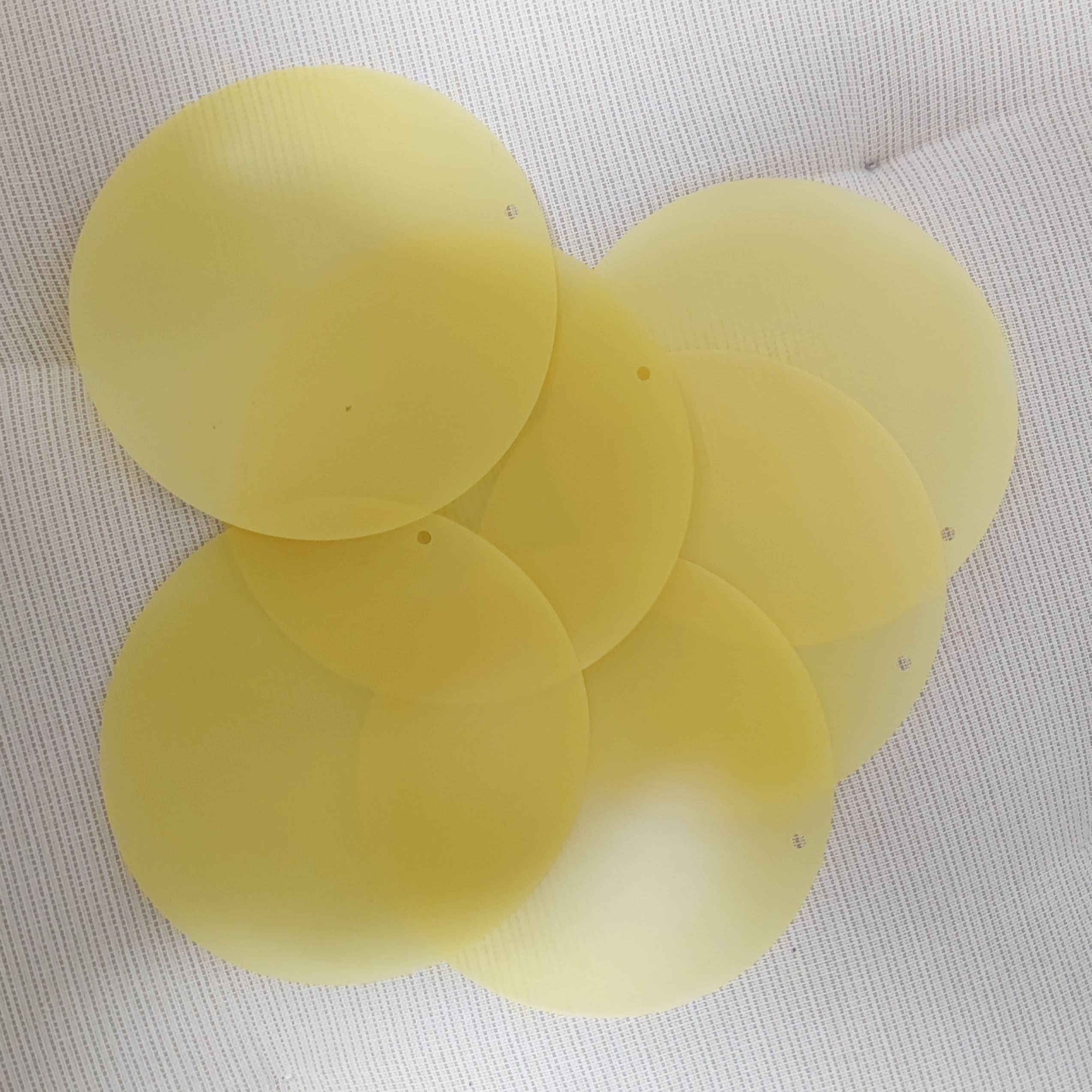 100mm massive flat round sequins, 300pcs/lot. We have 600 different colors for your choice please check our color chart