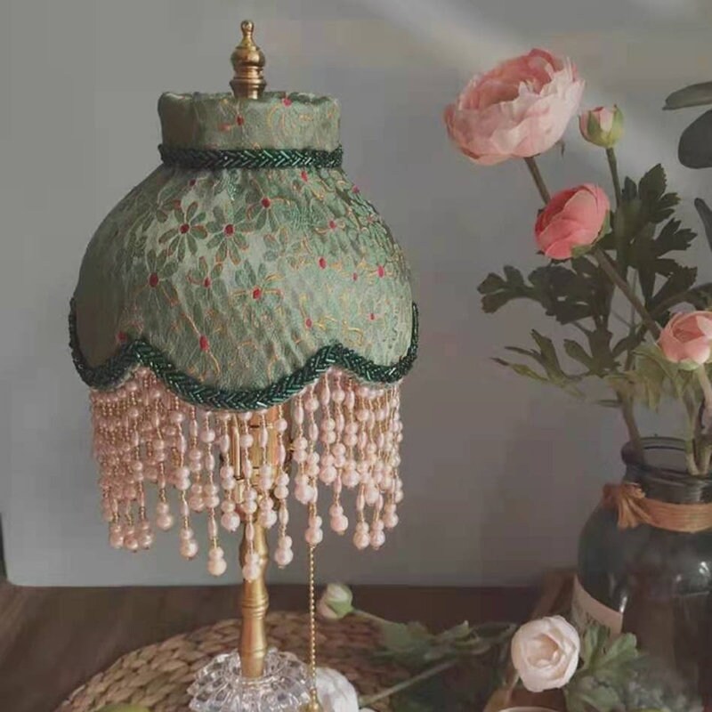 90 cm lang, 10 cm breed, volledig handgemaakte parelkralenfranje, verkrijgbaar in 3 verschillende kleuren.