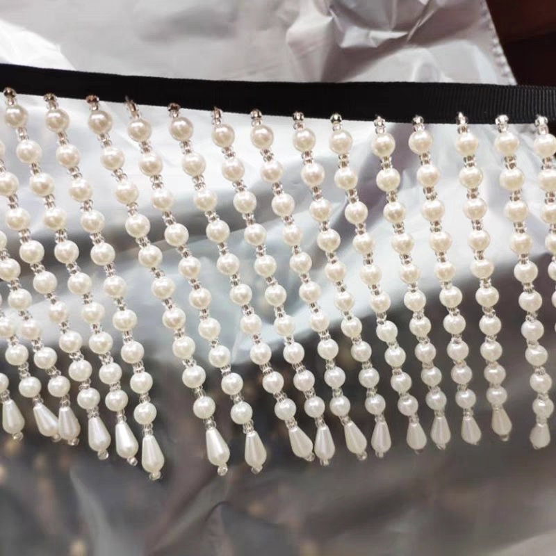 Frange de perles entièrement faite à la main, 90 cm de long x 11 cm de large, noire et blanche, pour abat-jour.